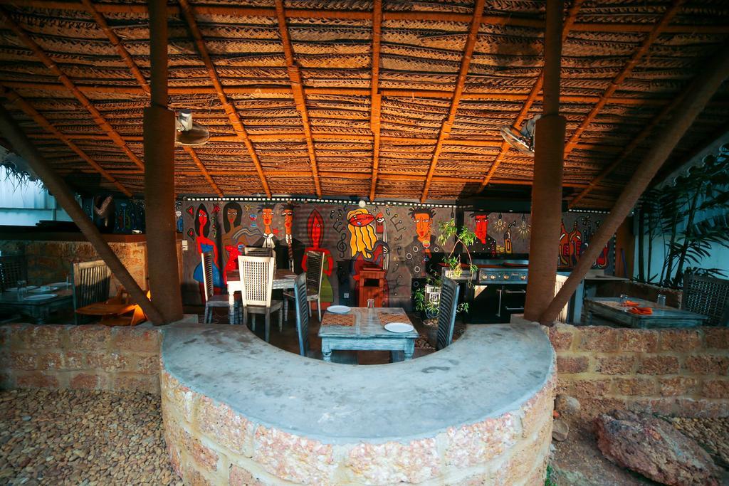 Lanka Bangla Inn Villas Restaurant & Travels Katunayaka Ngoại thất bức ảnh