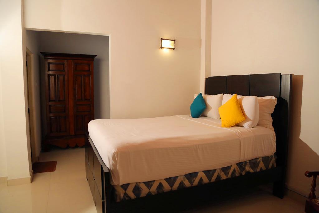 Lanka Bangla Inn Villas Restaurant & Travels Katunayaka Ngoại thất bức ảnh