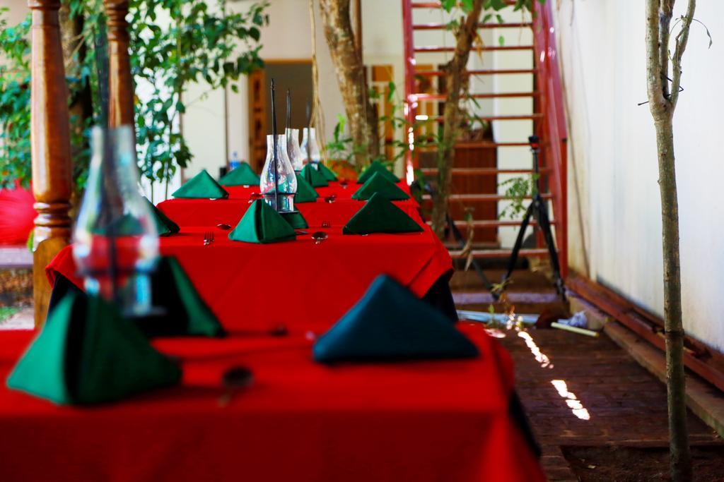 Lanka Bangla Inn Villas Restaurant & Travels Katunayaka Ngoại thất bức ảnh