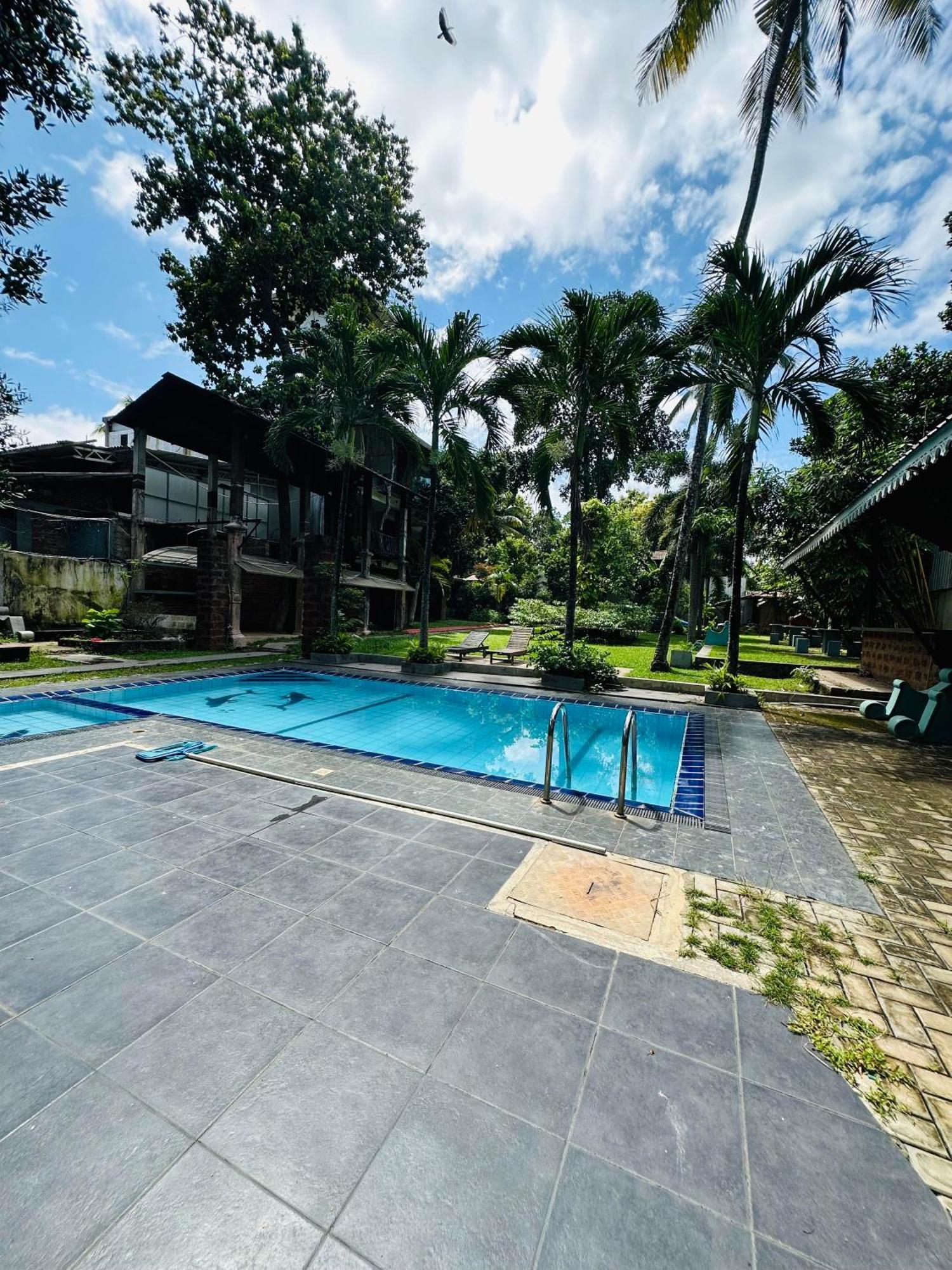 Lanka Bangla Inn Villas Restaurant & Travels Katunayaka Ngoại thất bức ảnh