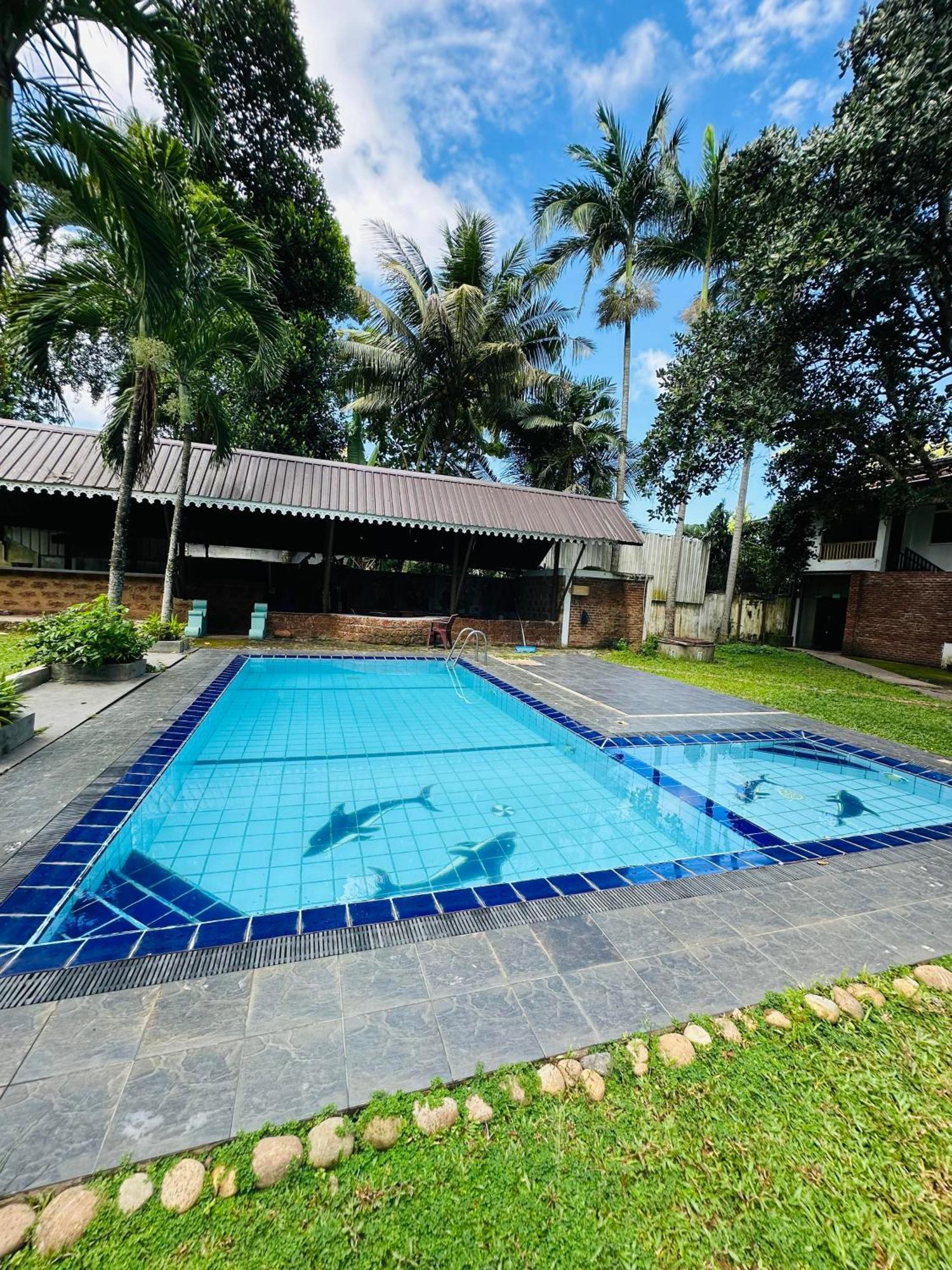 Lanka Bangla Inn Villas Restaurant & Travels Katunayaka Ngoại thất bức ảnh