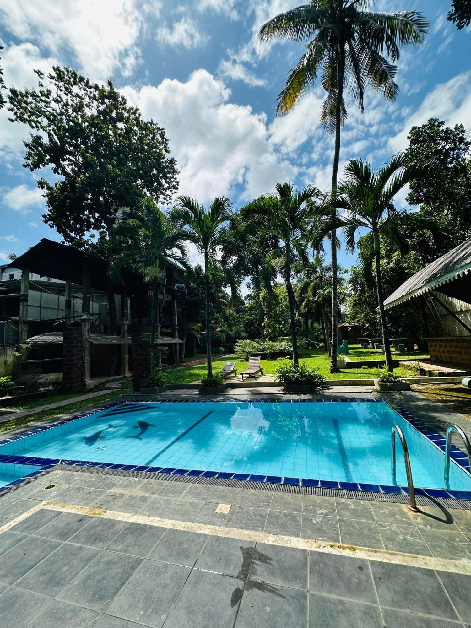 Lanka Bangla Inn Villas Restaurant & Travels Katunayaka Ngoại thất bức ảnh