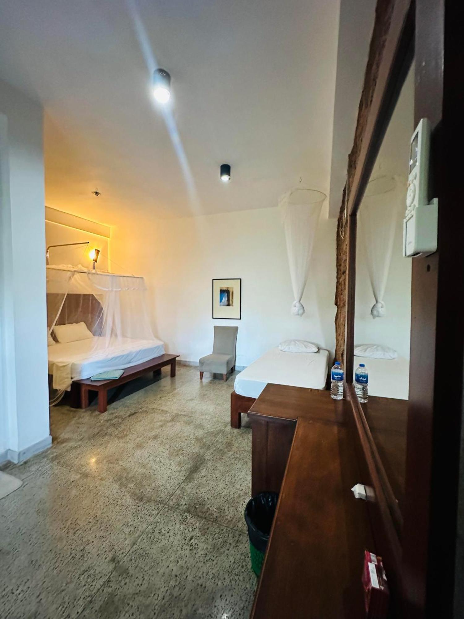 Lanka Bangla Inn Villas Restaurant & Travels Katunayaka Ngoại thất bức ảnh