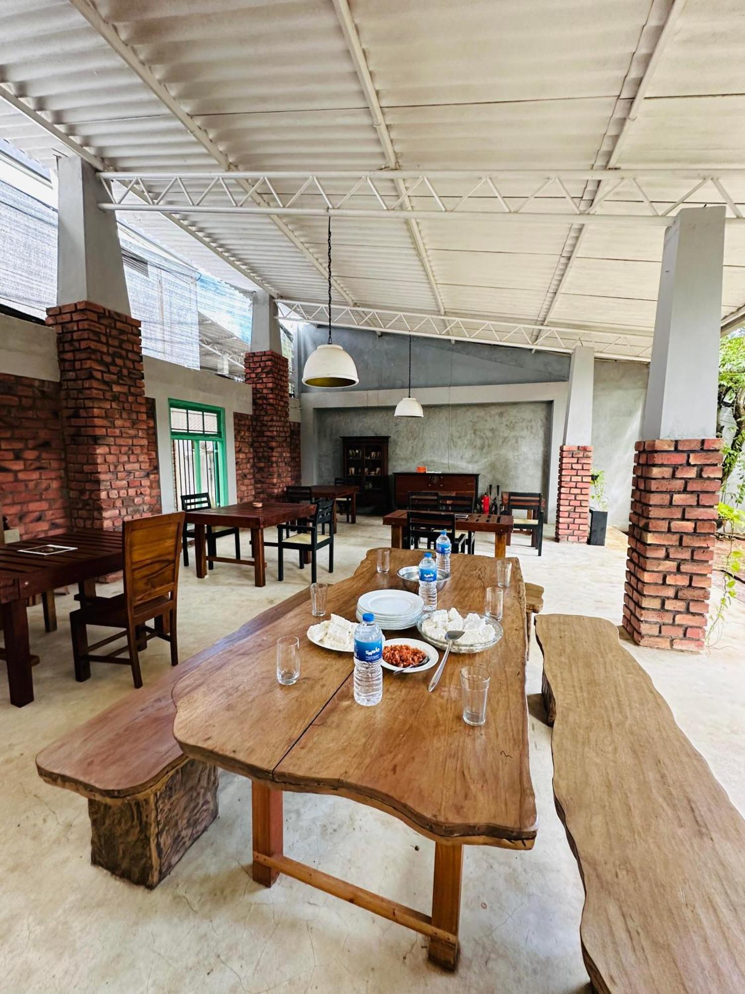 Lanka Bangla Inn Villas Restaurant & Travels Katunayaka Ngoại thất bức ảnh
