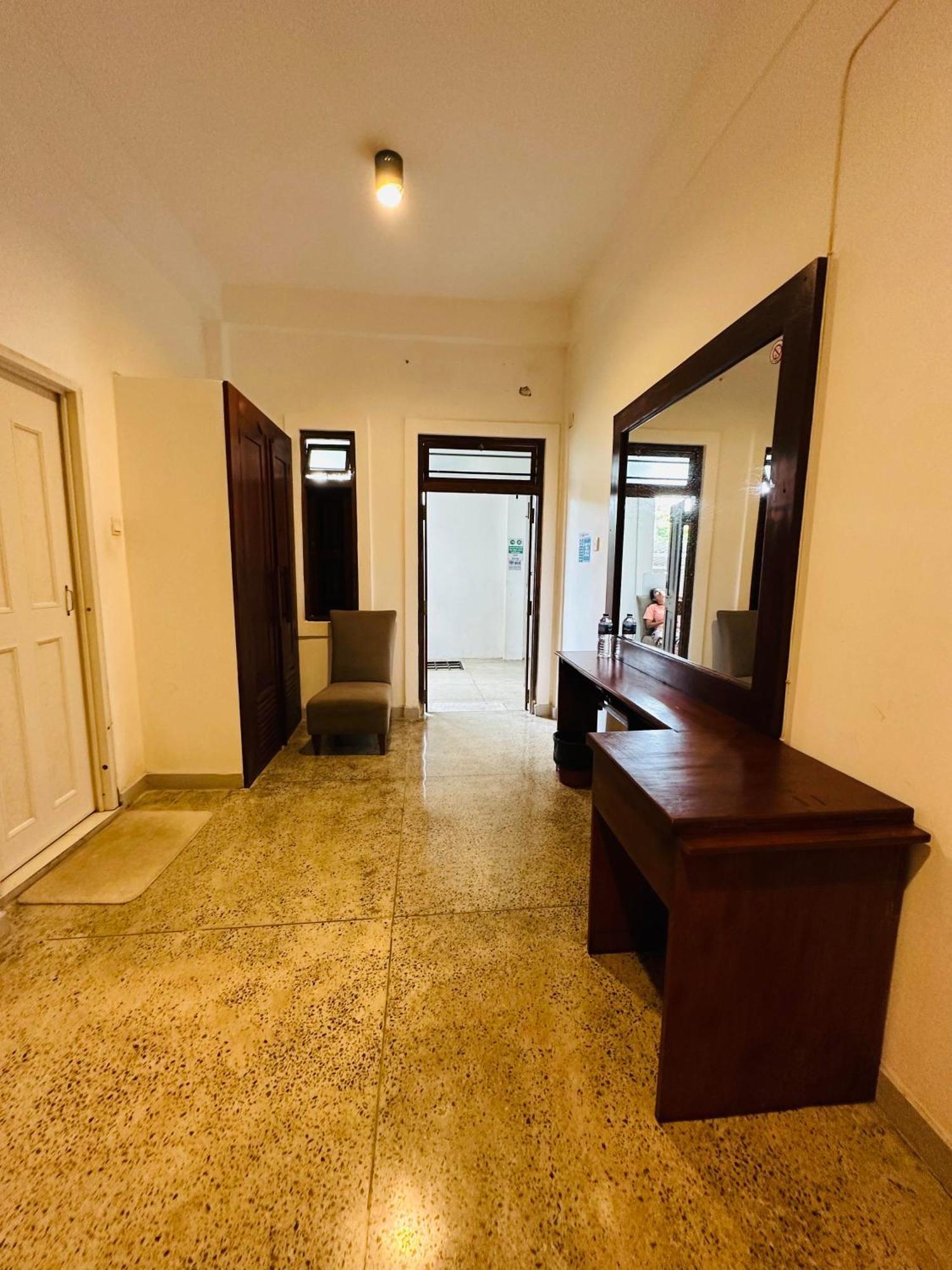 Lanka Bangla Inn Villas Restaurant & Travels Katunayaka Ngoại thất bức ảnh
