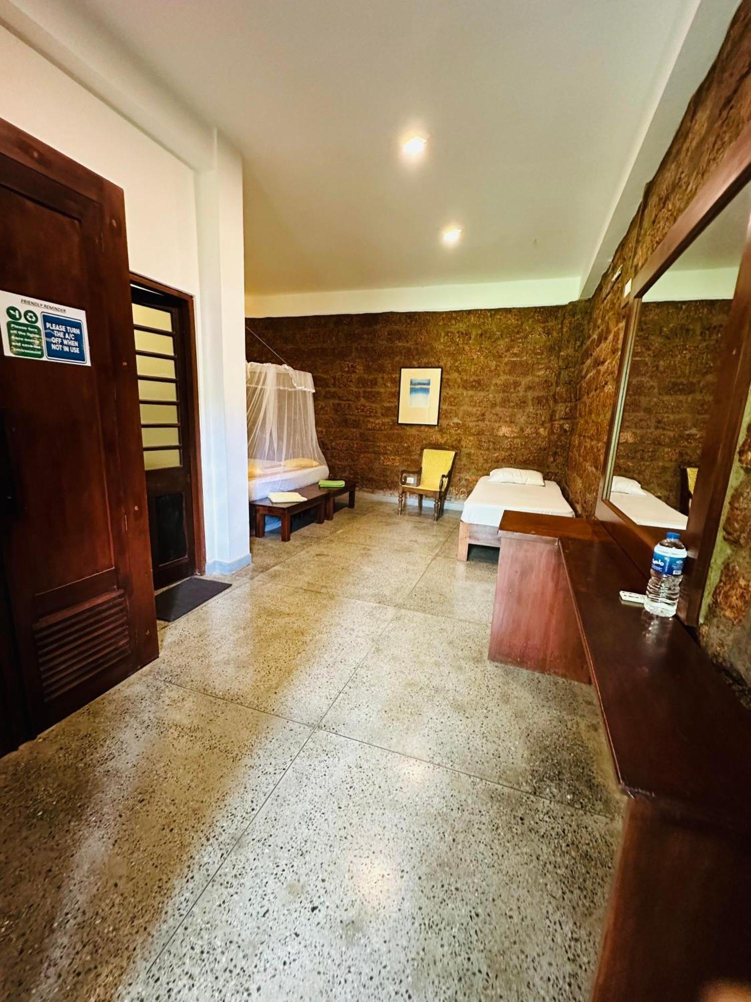 Lanka Bangla Inn Villas Restaurant & Travels Katunayaka Ngoại thất bức ảnh