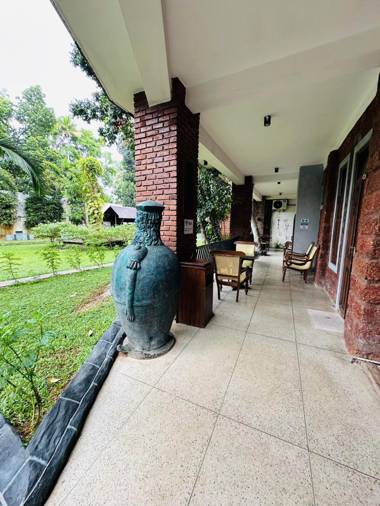 Lanka Bangla Inn Villas Restaurant & Travels Katunayaka Ngoại thất bức ảnh
