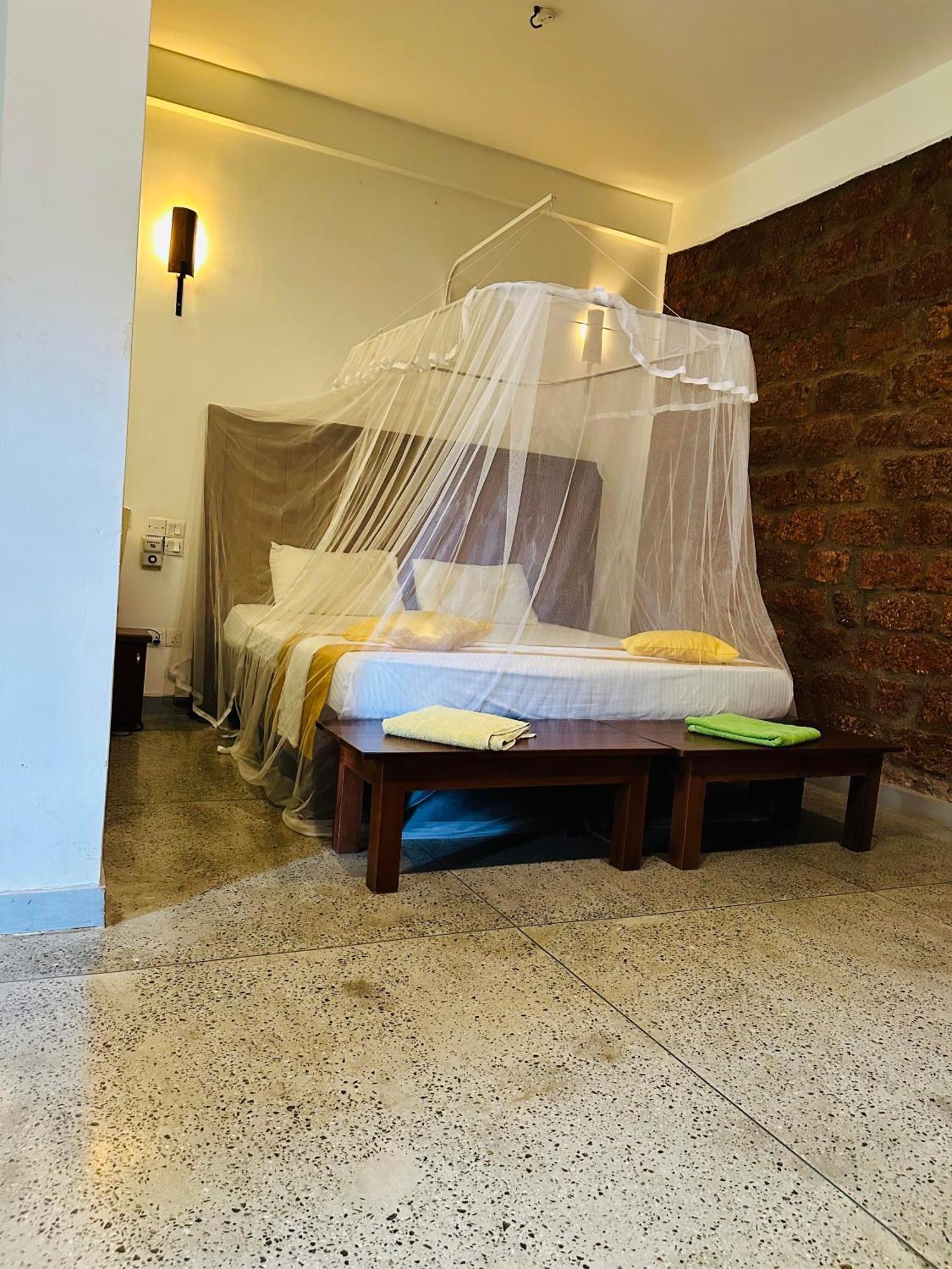 Lanka Bangla Inn Villas Restaurant & Travels Katunayaka Ngoại thất bức ảnh