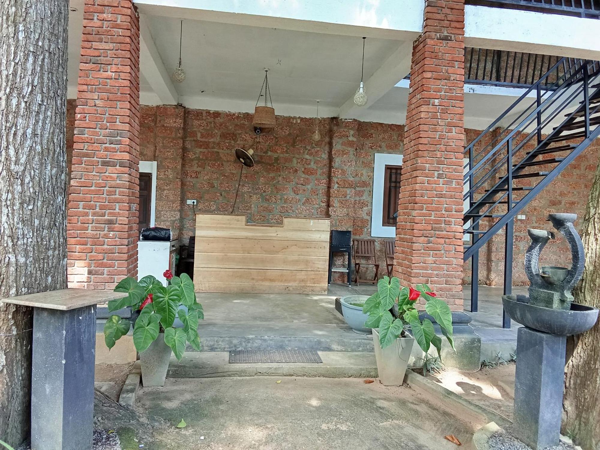 Lanka Bangla Inn Villas Restaurant & Travels Katunayaka Ngoại thất bức ảnh